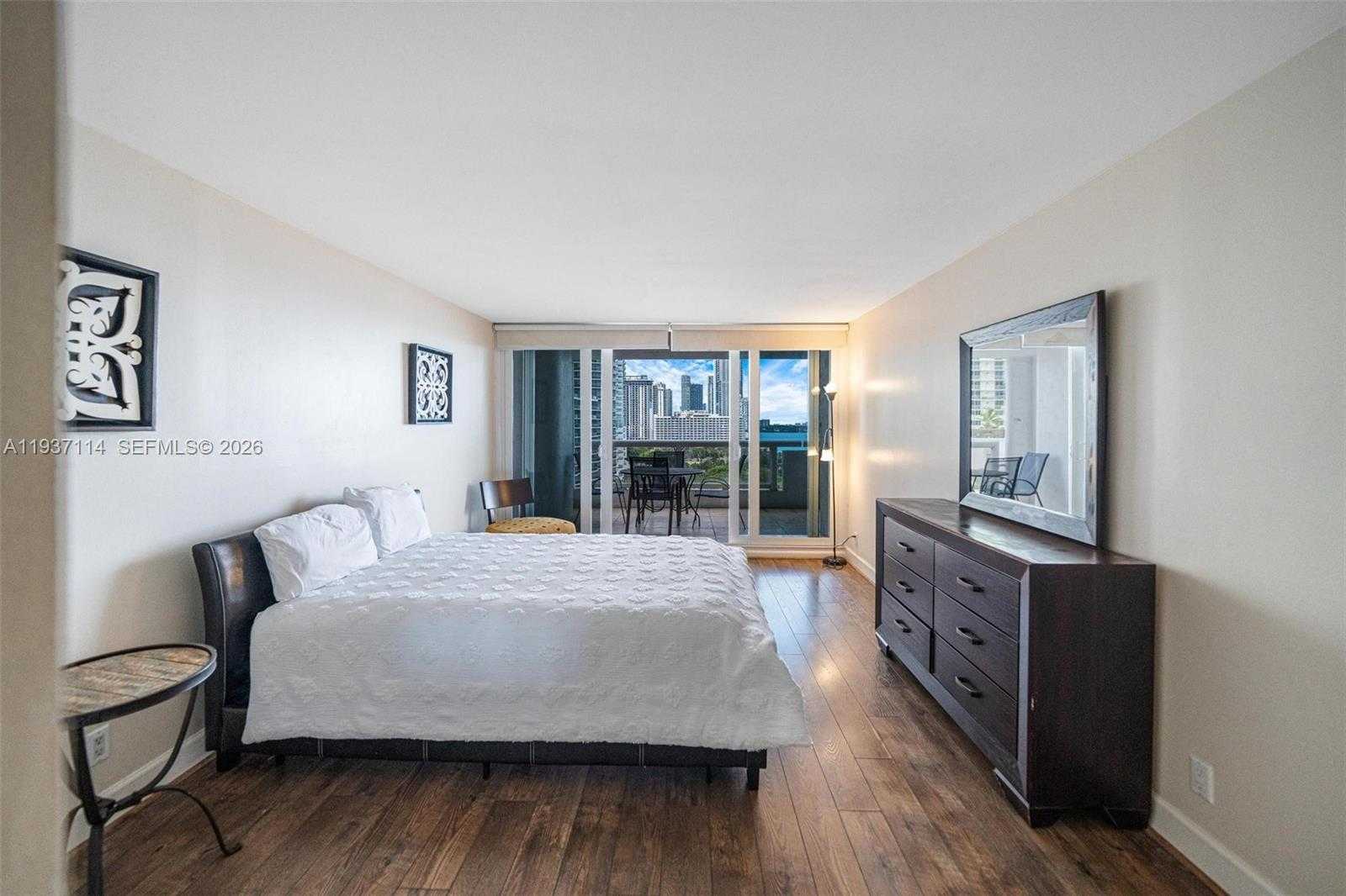 Imagen de Pequeño Objeto