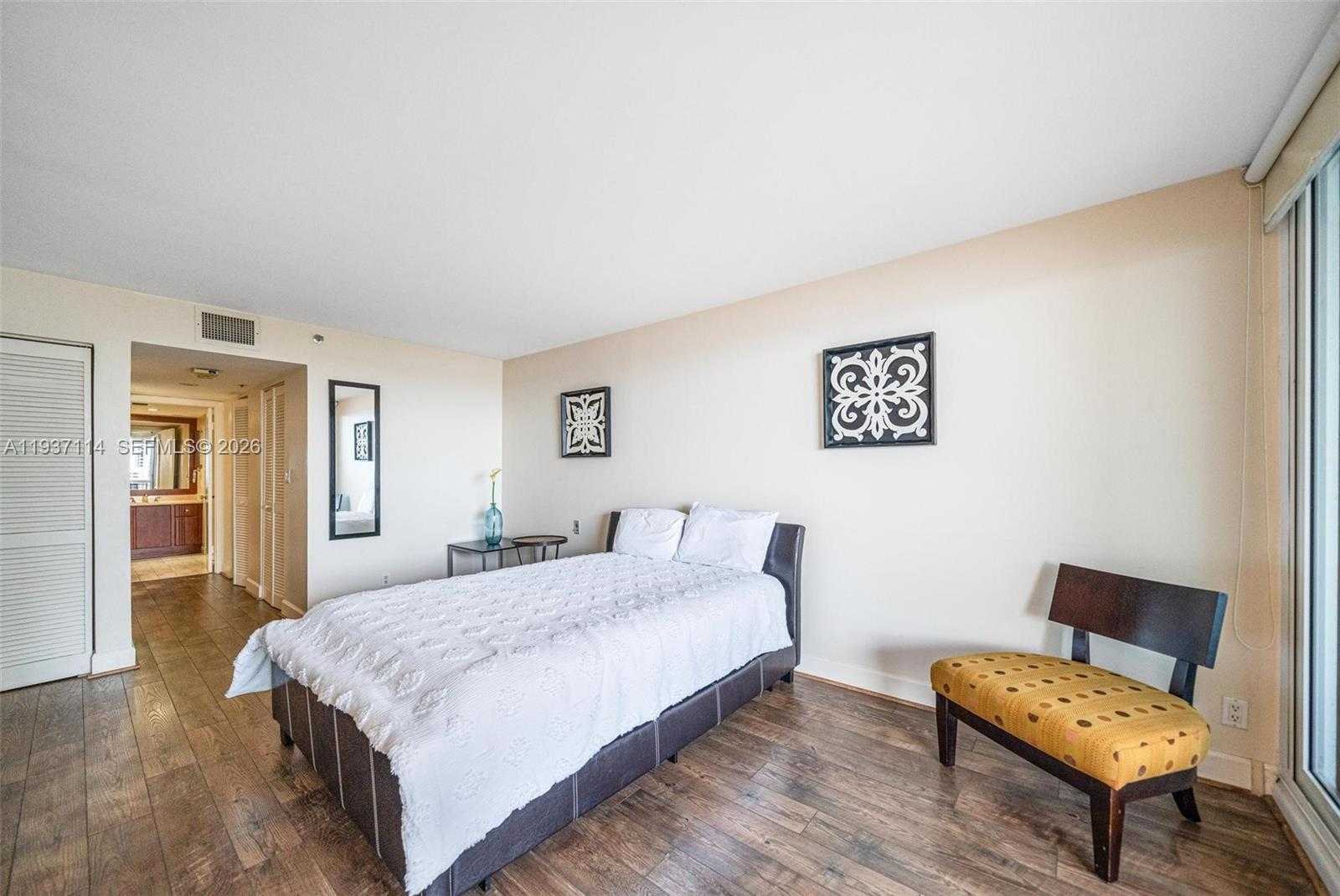 Imagen de Pequeño Objeto