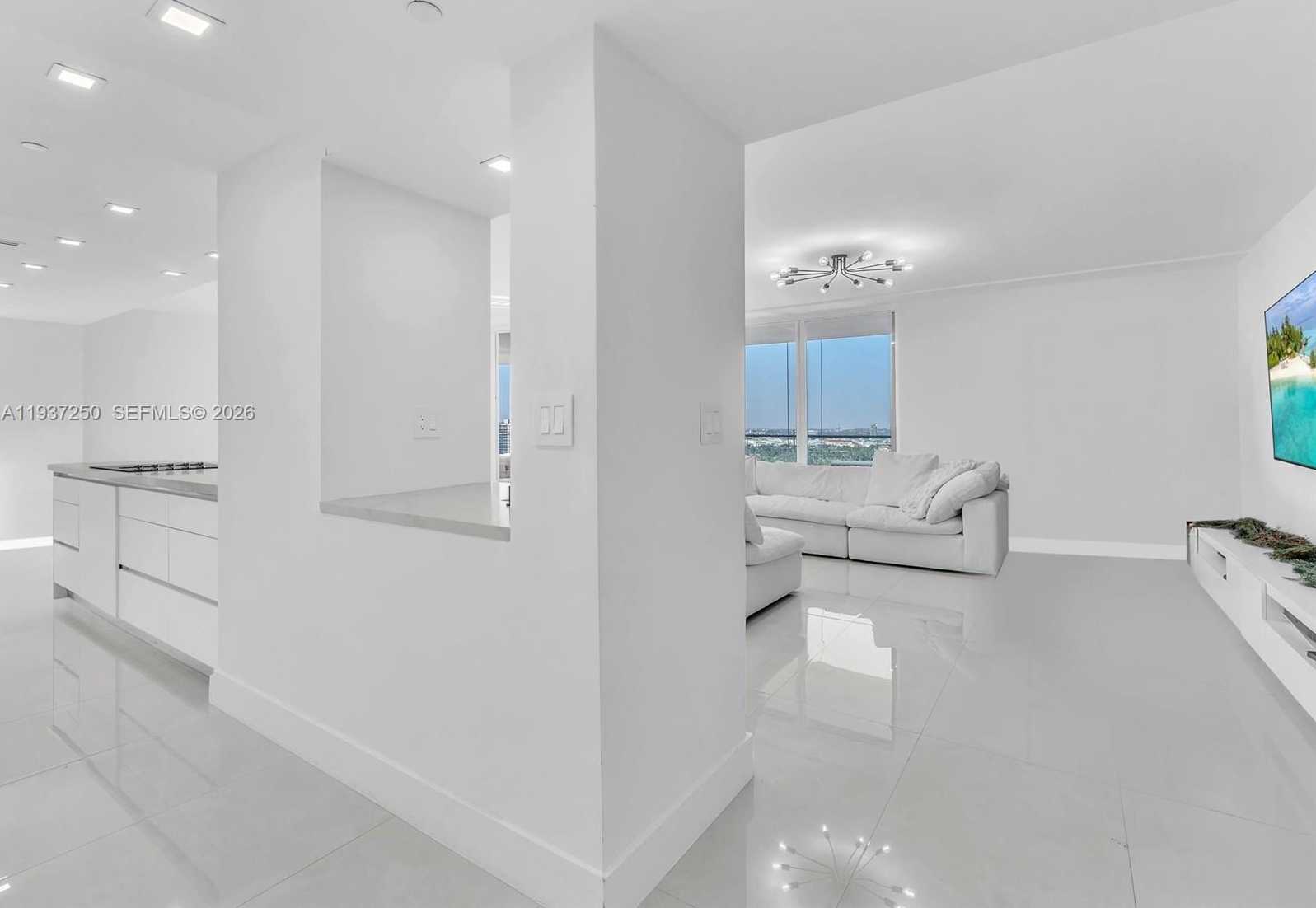 Small Image of 19707 TURNBERRY WAY #22D, Aventura Number 12