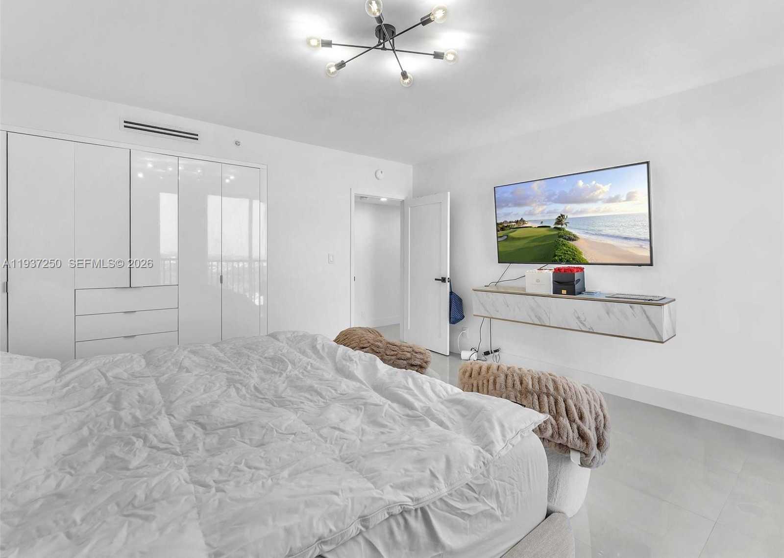 Small Image of 19707 TURNBERRY WAY #22D, Aventura Number 14