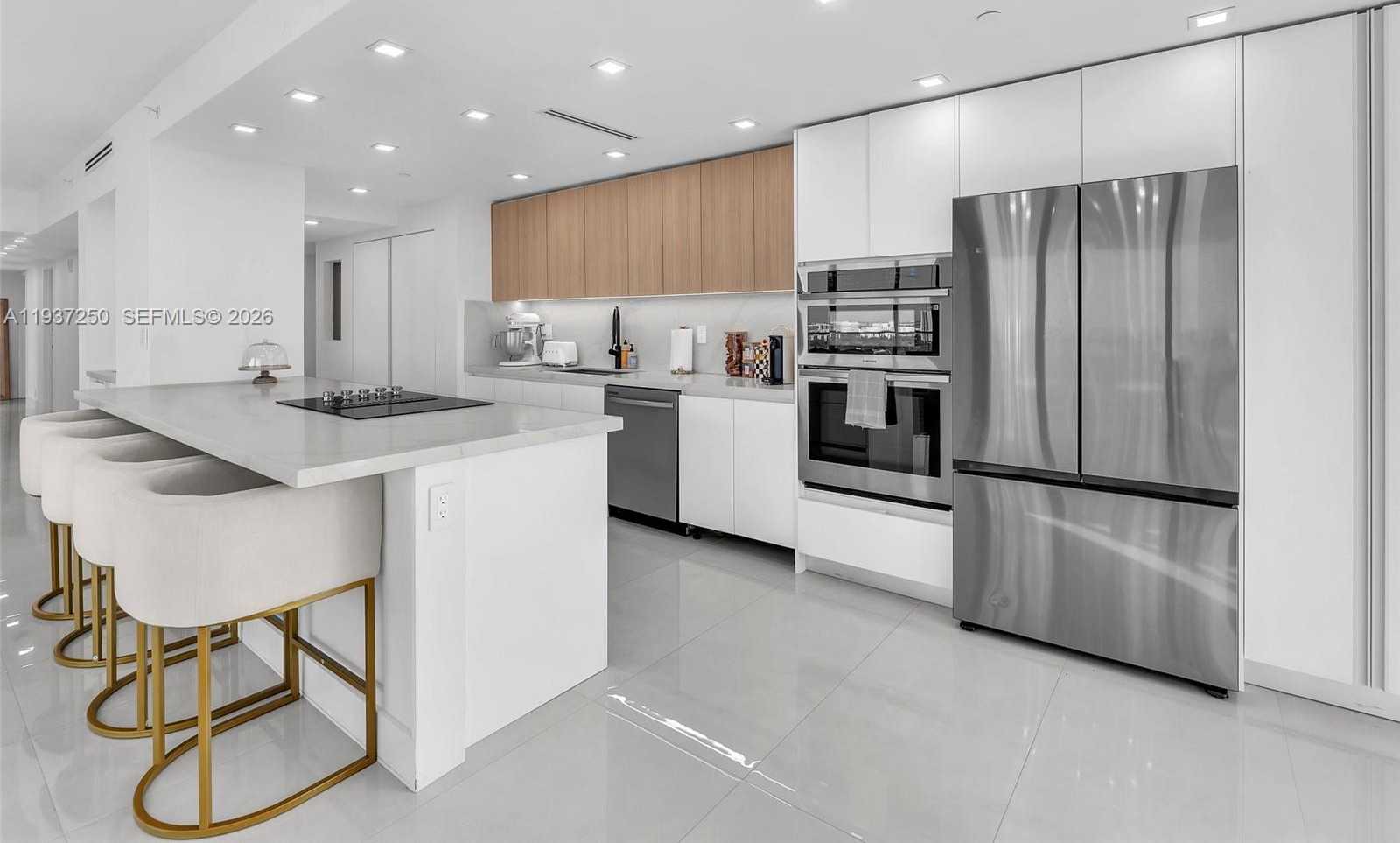 Small Image of 19707 TURNBERRY WAY #22D, Aventura Number 2