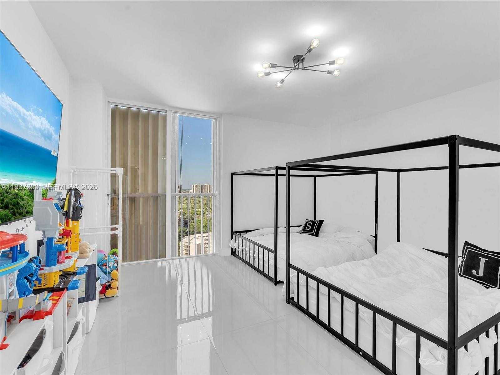 Small Image of 19707 TURNBERRY WAY #22D, Aventura Number 21