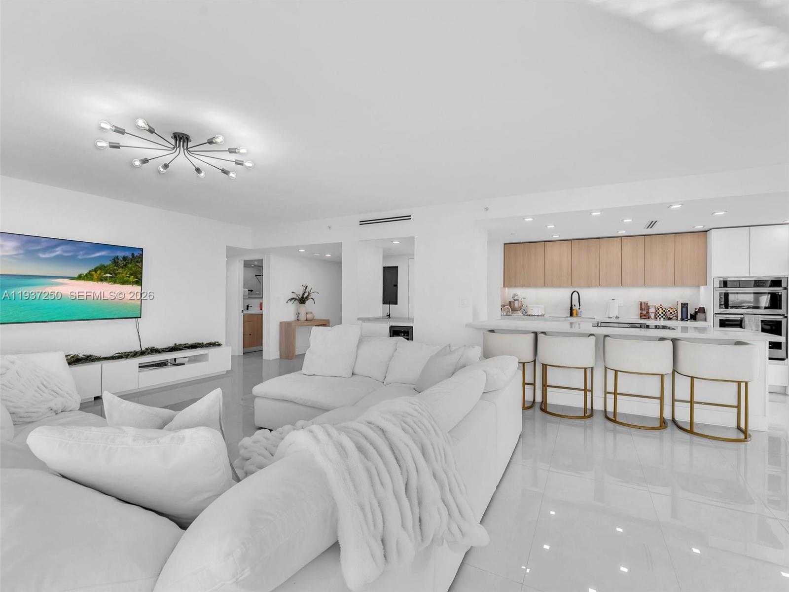 Small Image of 19707 TURNBERRY WAY #22D, Aventura Number 6