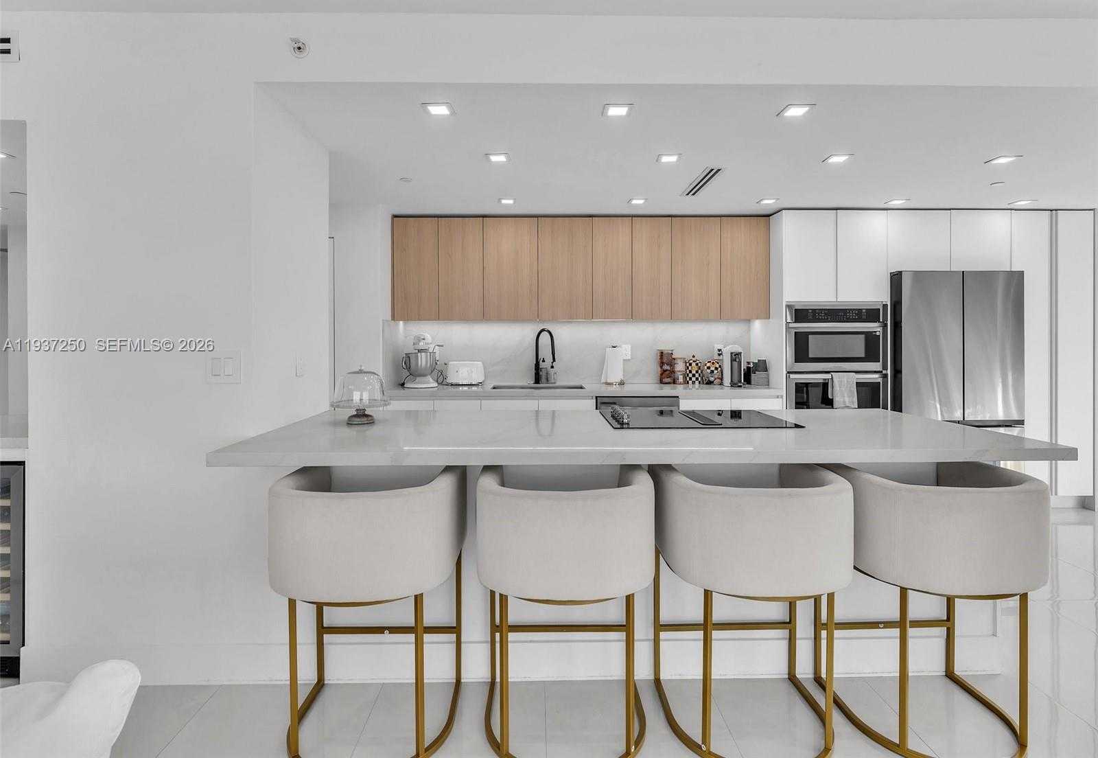 Small Image of 19707 TURNBERRY WAY #22D, Aventura Number 7