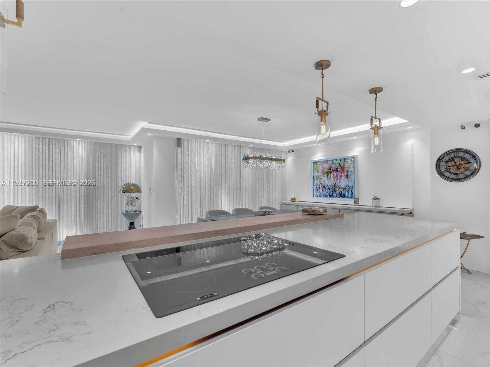 Small Image of 19707 TURNBERRY WAY #6E, Aventura Number 2