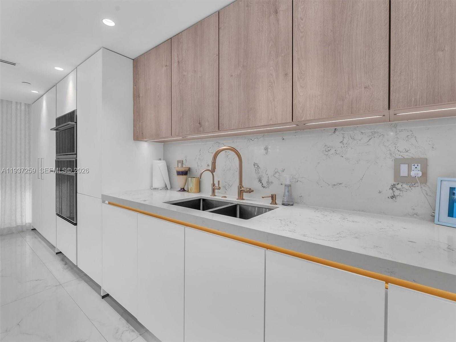 Small Image of 19707 TURNBERRY WAY #6E, Aventura Number 3