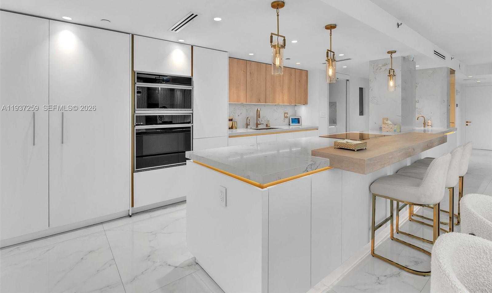 Small Image of 19707 TURNBERRY WAY #6E, Aventura Number 4