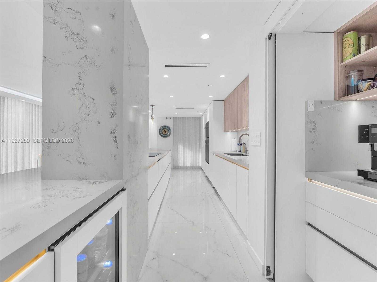 Small Image of 19707 TURNBERRY WAY #6E, Aventura Number 5