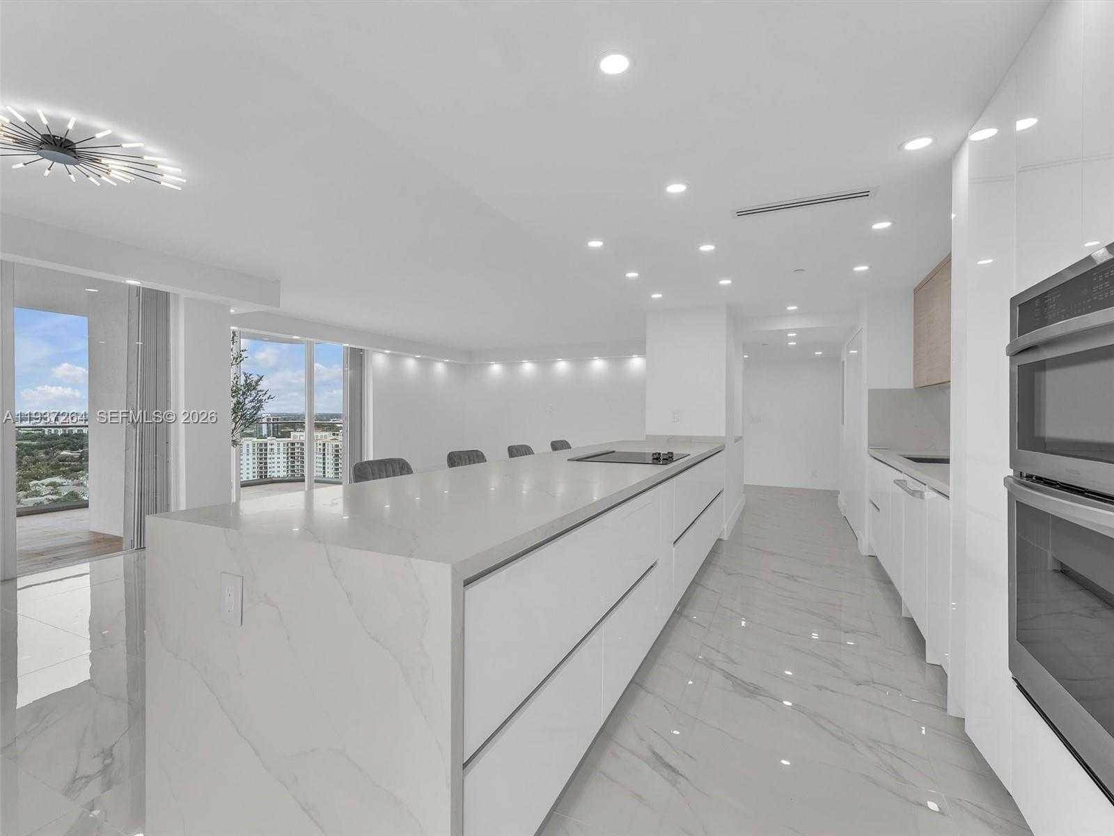 Small Image of 19707 TURNBERRY WAY #25D, Aventura Number 1