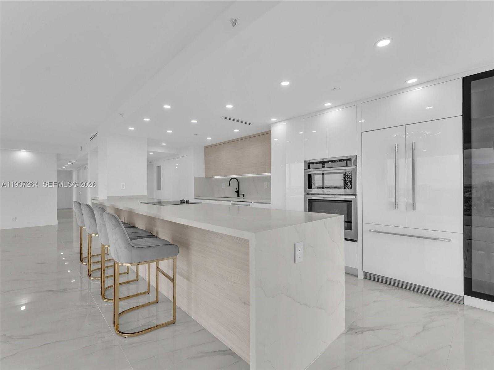 Small Image of 19707 TURNBERRY WAY #25D, Aventura Number 4