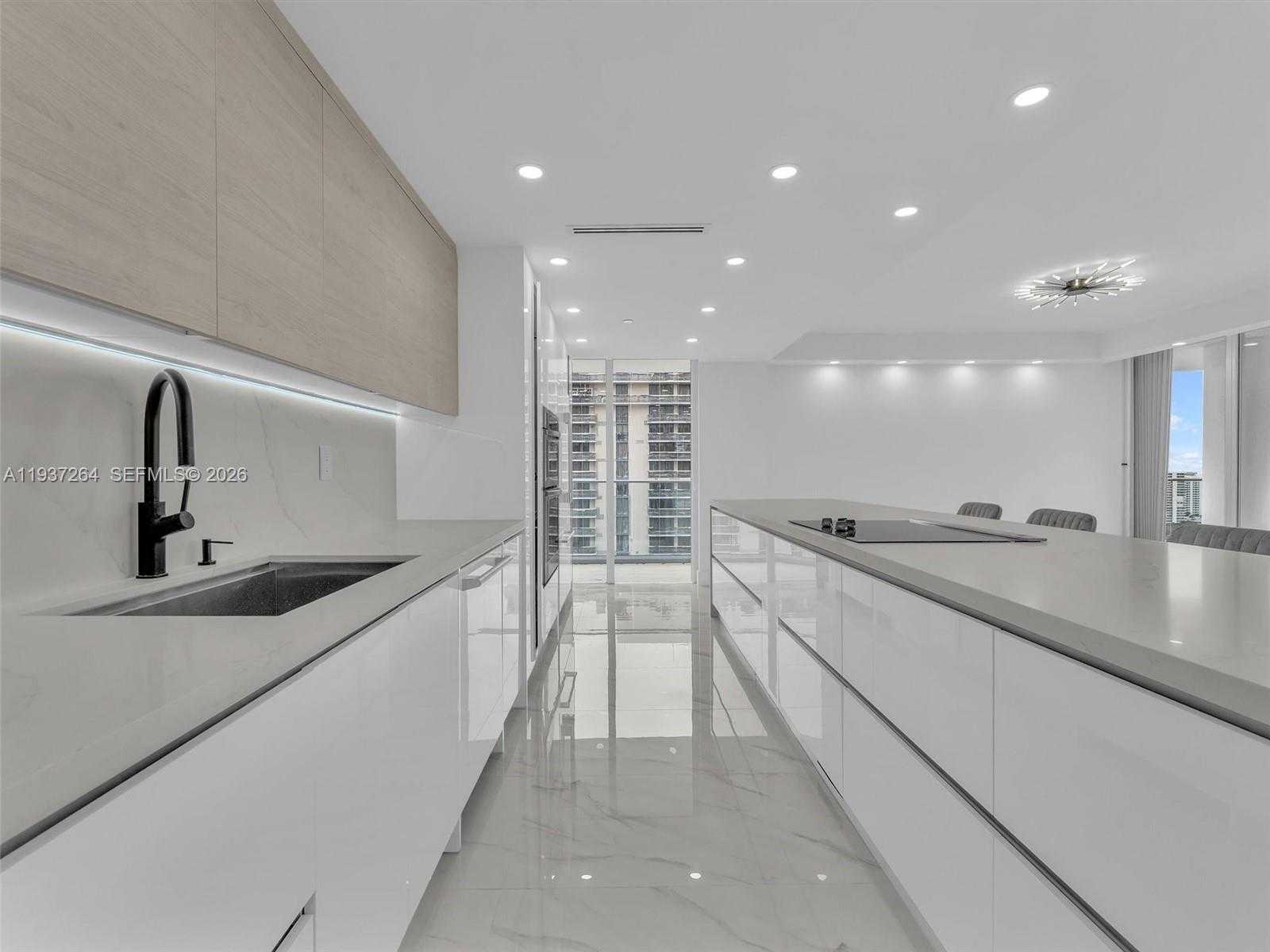 Small Image of 19707 TURNBERRY WAY #25D, Aventura Number 6