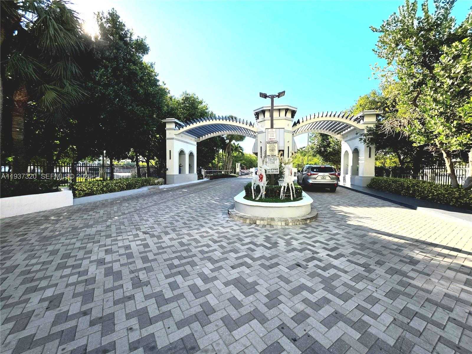 Small Image of 310 POINCIANA DR #802, Sunny Isles Beach Number 3