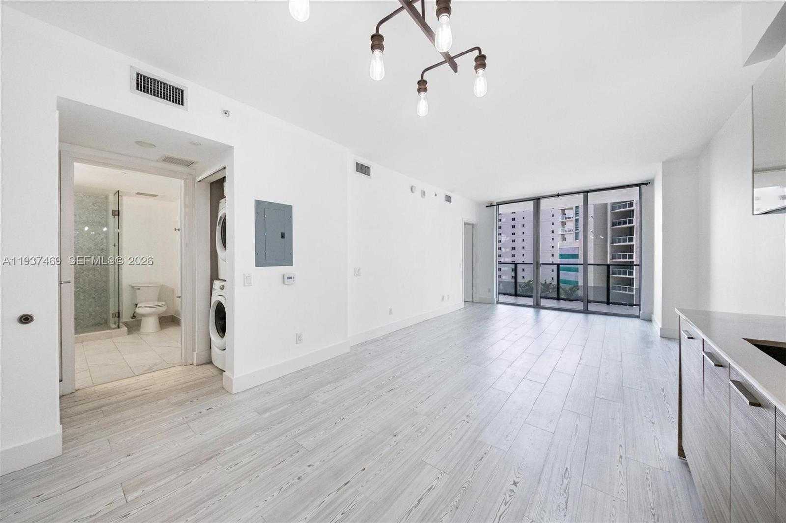 Small Image of 1300 BRICKELL BAY DR #704, Miami Number 4