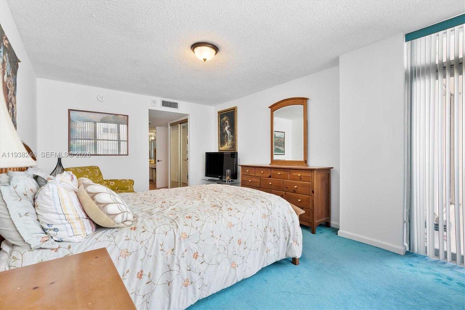 Small Image of 6039 COLLINS AVE #1104, Miami Beach Number 15