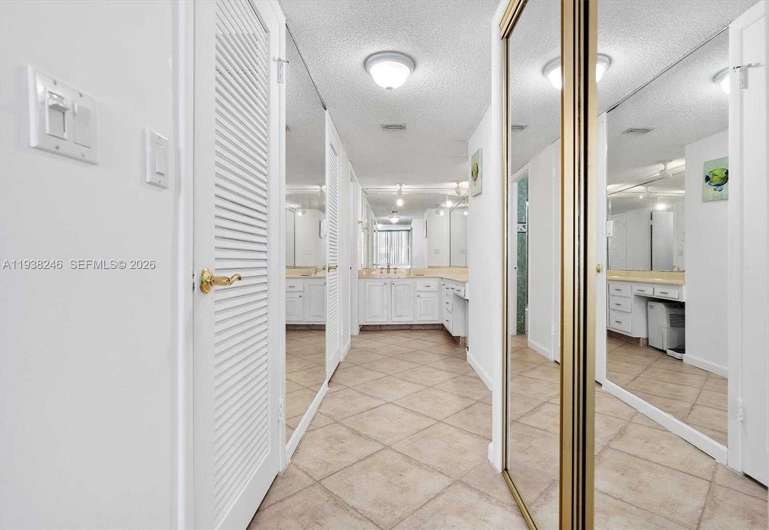 Small Image of 6039 COLLINS AVE #1104, Miami Beach Number 17