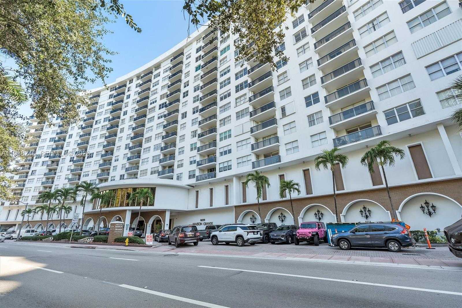 Small Image of 6039 COLLINS AVE #1104, Miami Beach Number 3