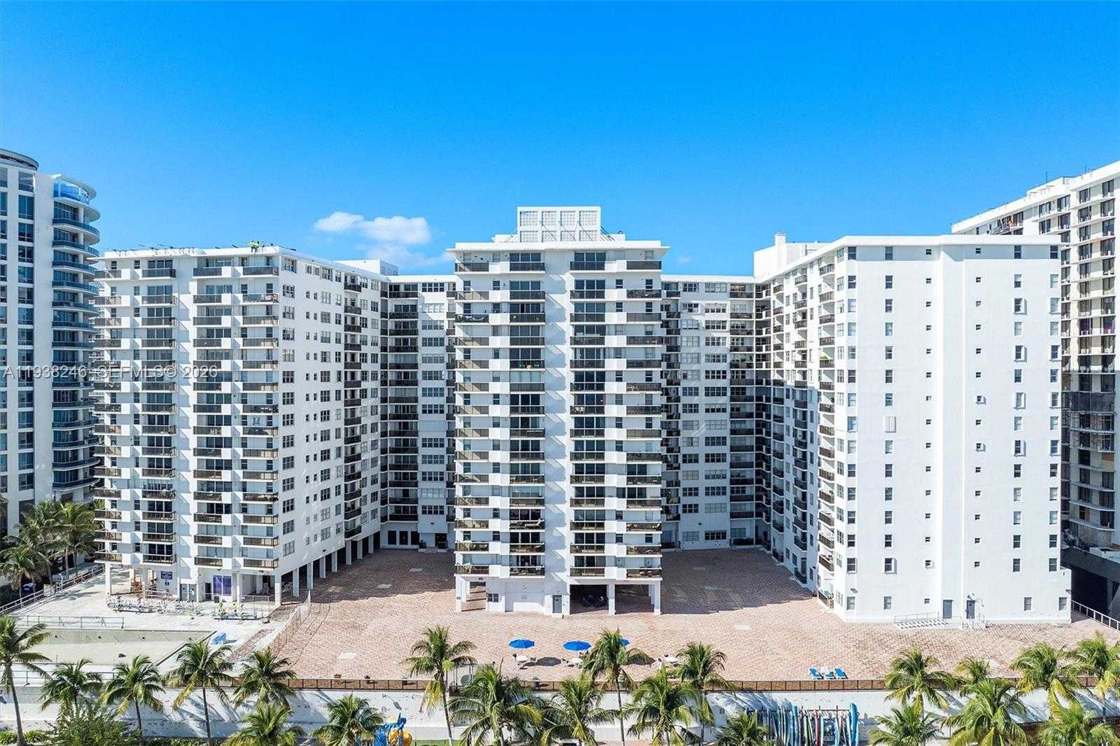 Small Image of 6039 COLLINS AVE #1104, Miami Beach Number 4
