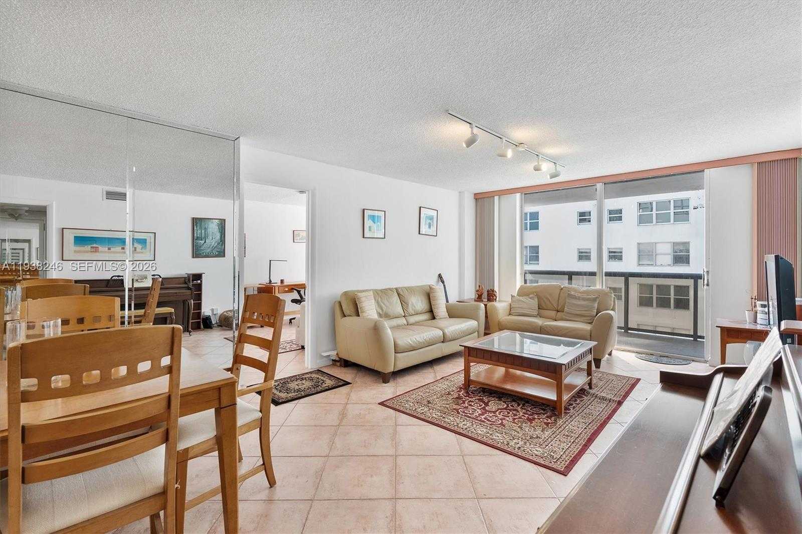 Small Image of 6039 COLLINS AVE #1104, Miami Beach Number 9