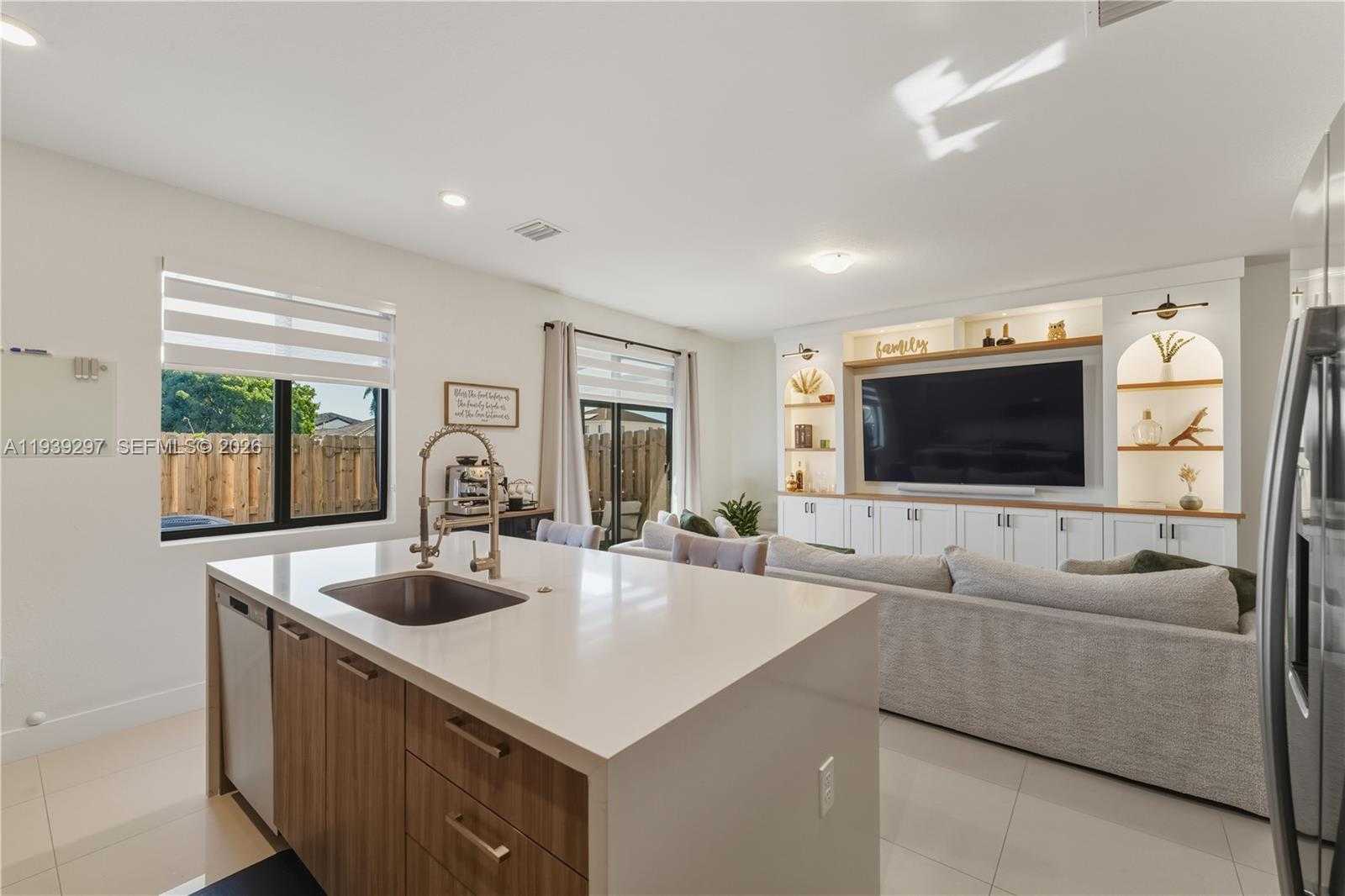 Small Image of 15736 SOUTH WEST 136TH WAY, Miami Number 5