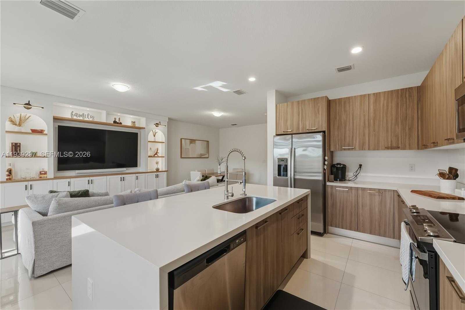 Small Image of 15736 SOUTH WEST 136TH WAY, Miami Number 7