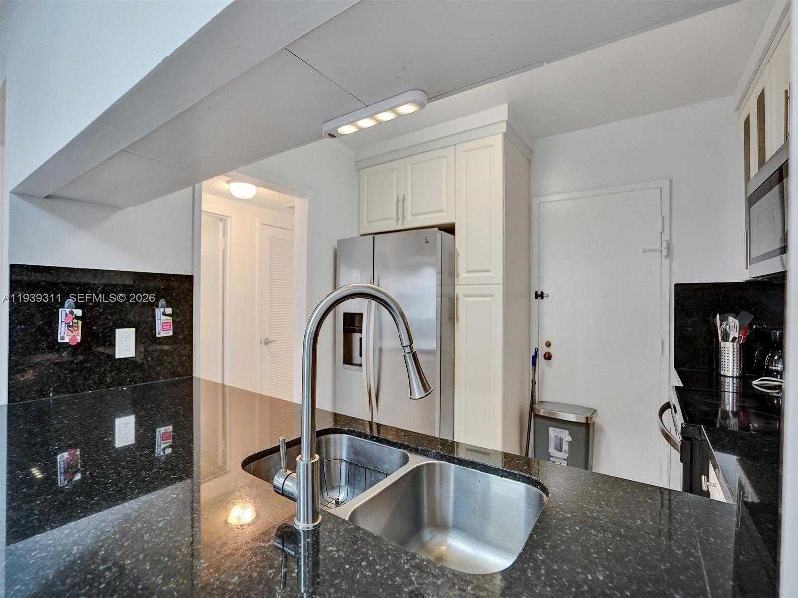 Small Image of 3725 SOUTH OCEAN DR #520, Hollywood Number 9