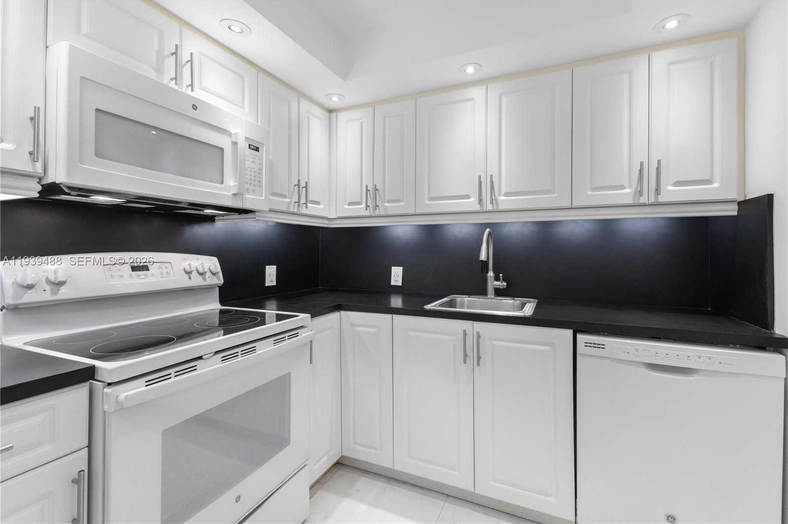 Small Image of 1020 MERIDIAN AVE #416, Miami Beach Number 6