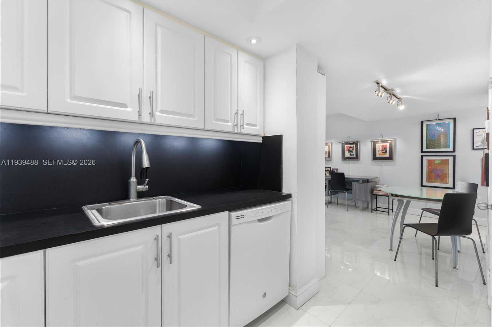 Small Image of 1020 MERIDIAN AVE #416, Miami Beach Number 8