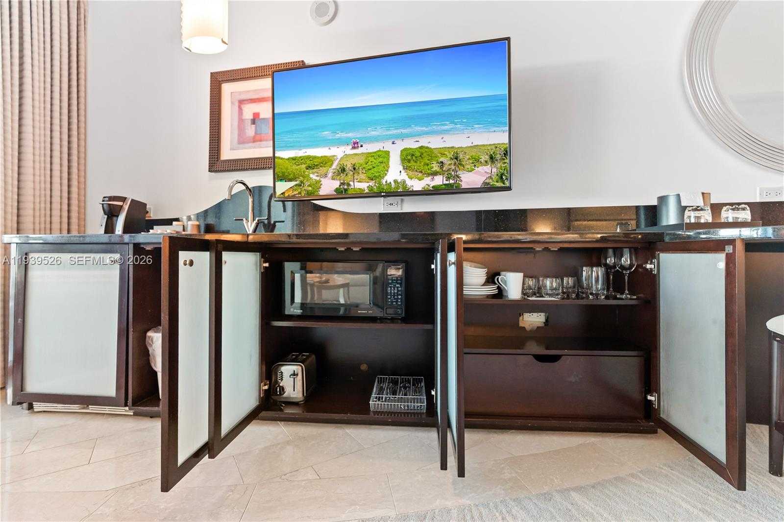 Small Image of 4391 COLLINS AVE #303, Miami Beach Number 14