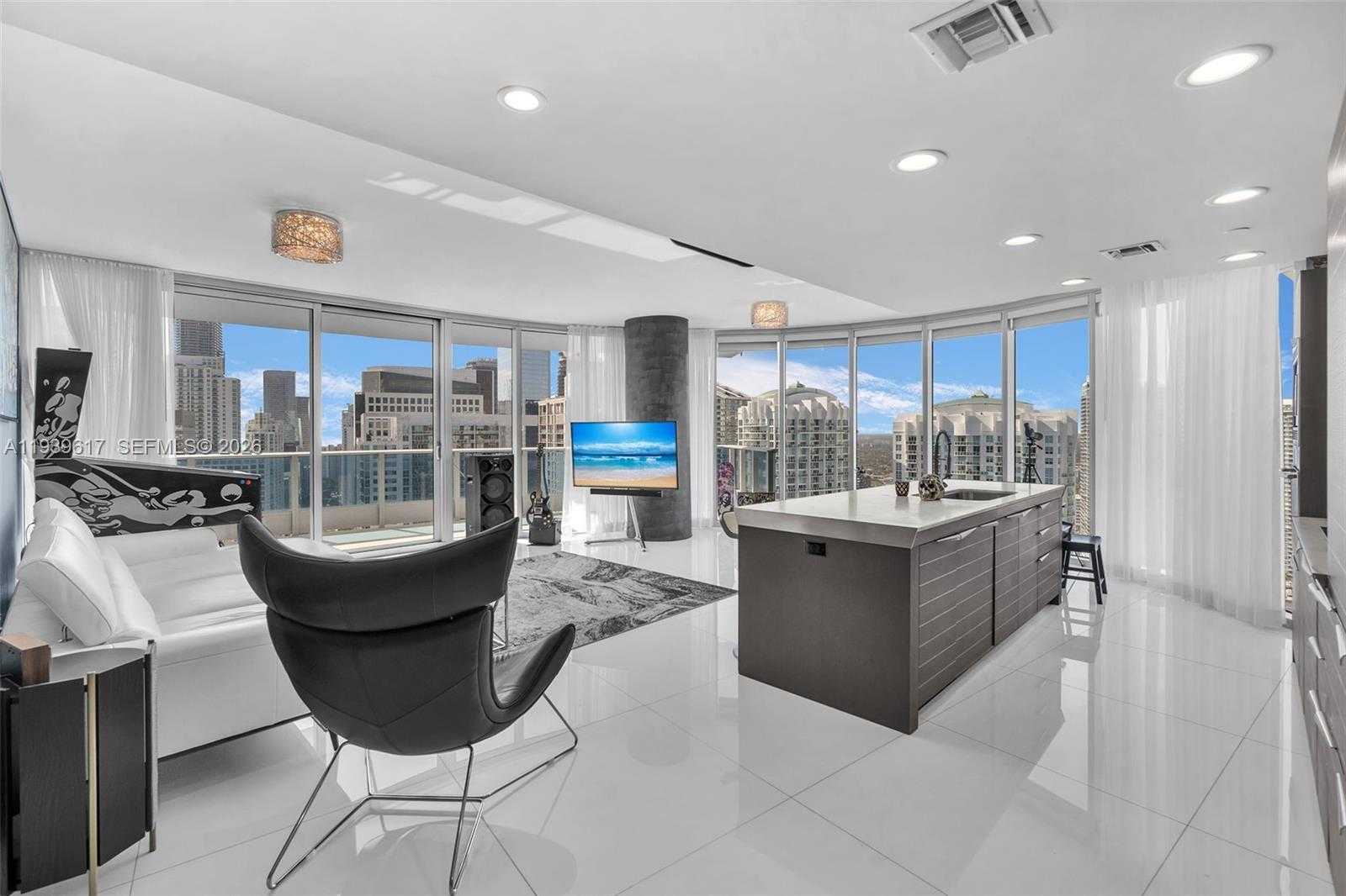 Small Image of 200 BISCAYNE BOULEVARD WAY #4202, Miami Number 2