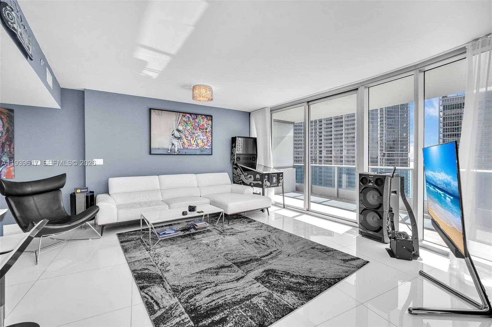Small Image of 200 BISCAYNE BOULEVARD WAY #4202, Miami Number 3