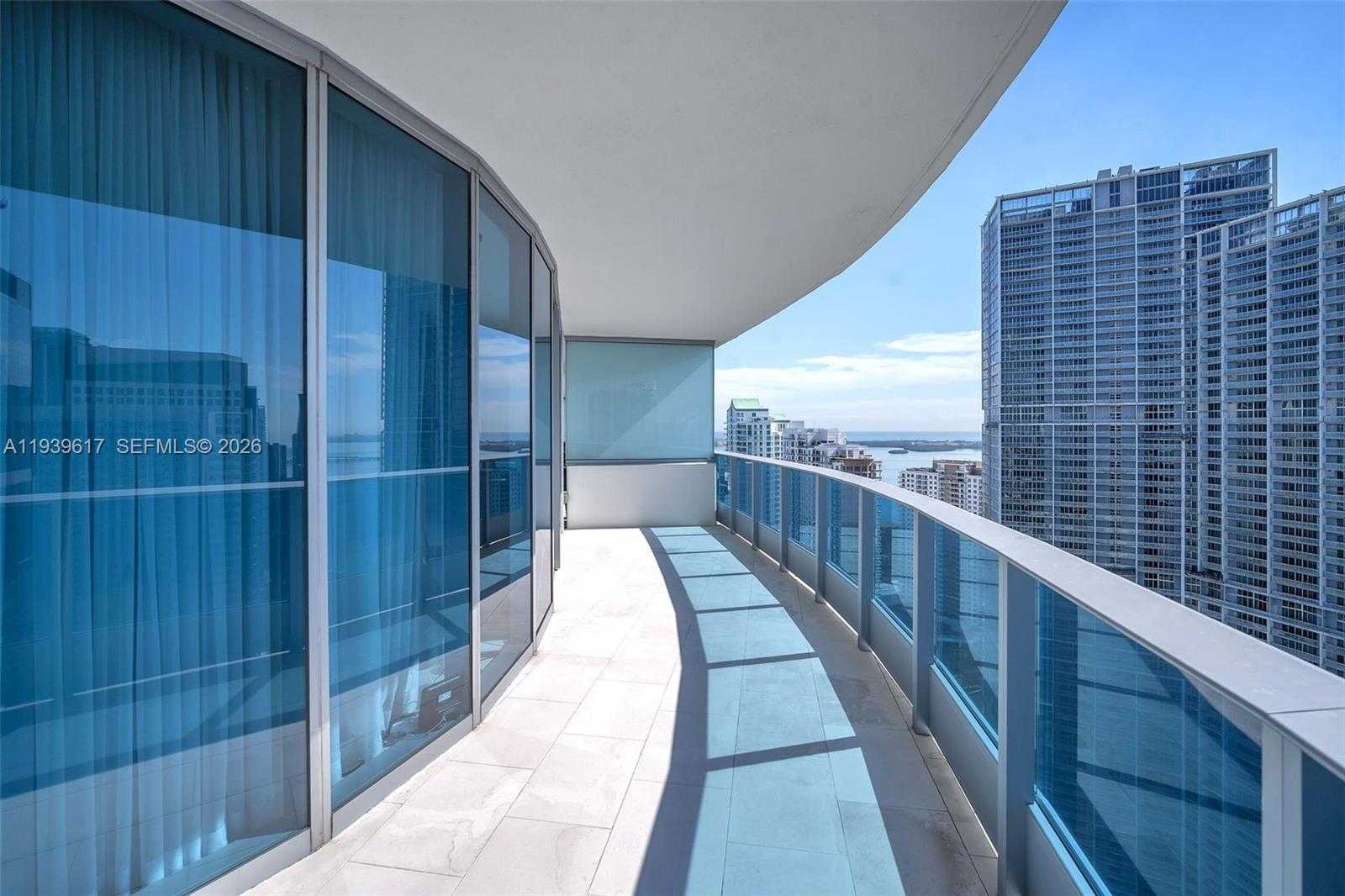 Small Image of 200 BISCAYNE BOULEVARD WAY #4202, Miami Number 4