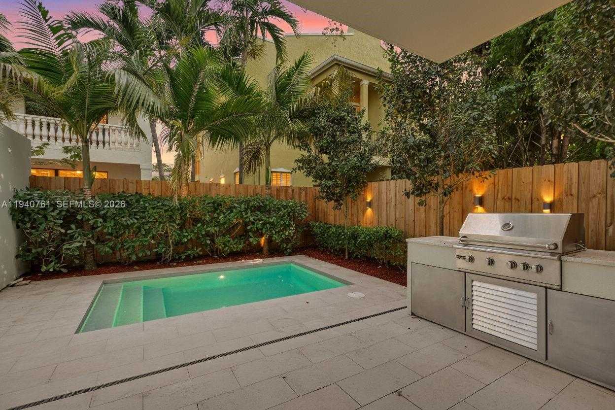 Small Image of 3071 HIBISCUS ST, Miami Number 12