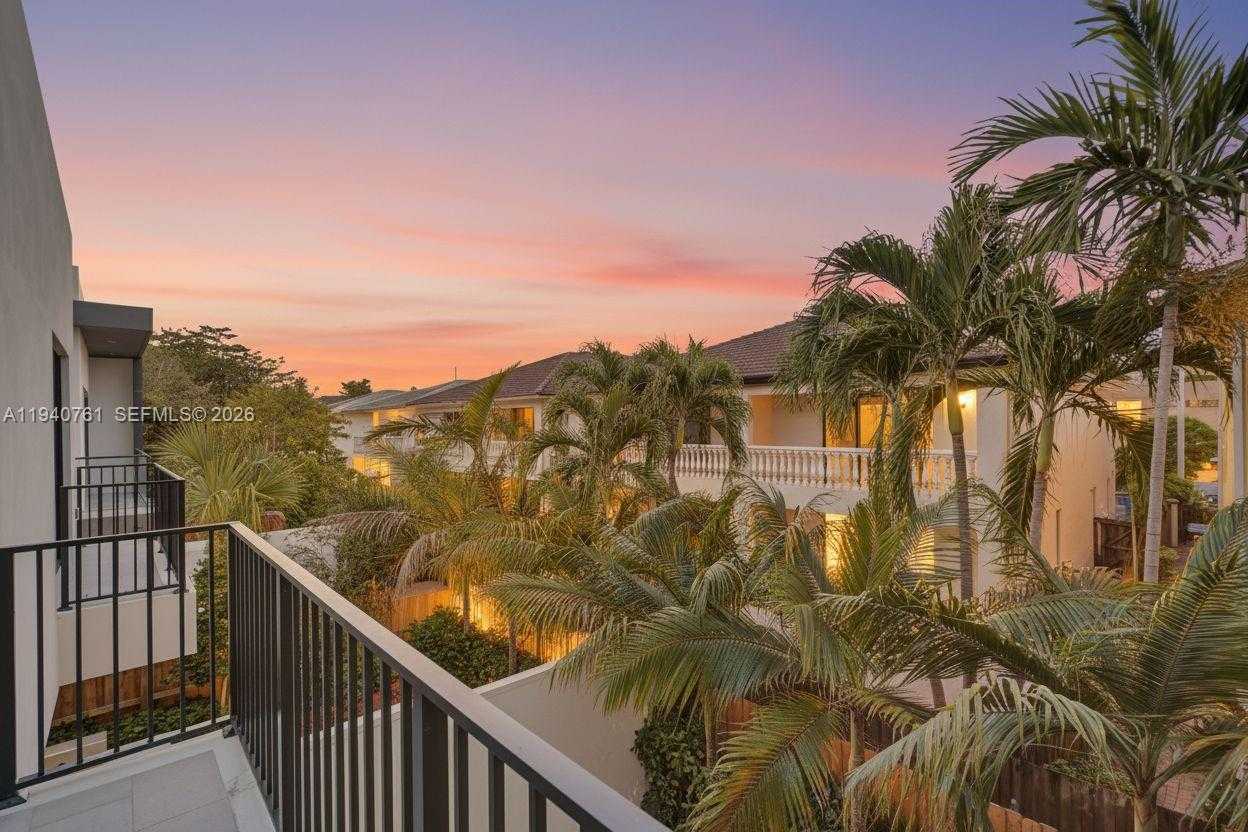 Small Image of 3071 HIBISCUS ST, Miami Number 15