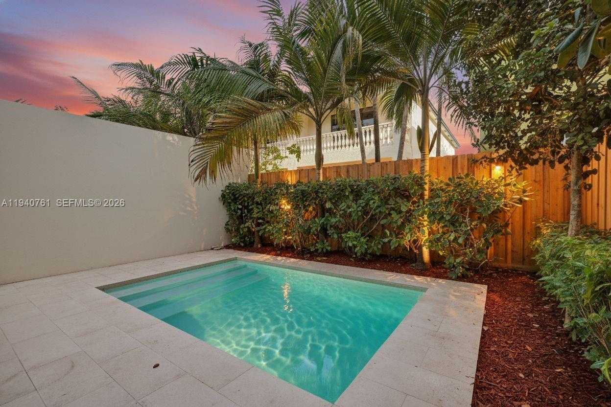 Small Image of 3071 HIBISCUS ST, Miami Number 16