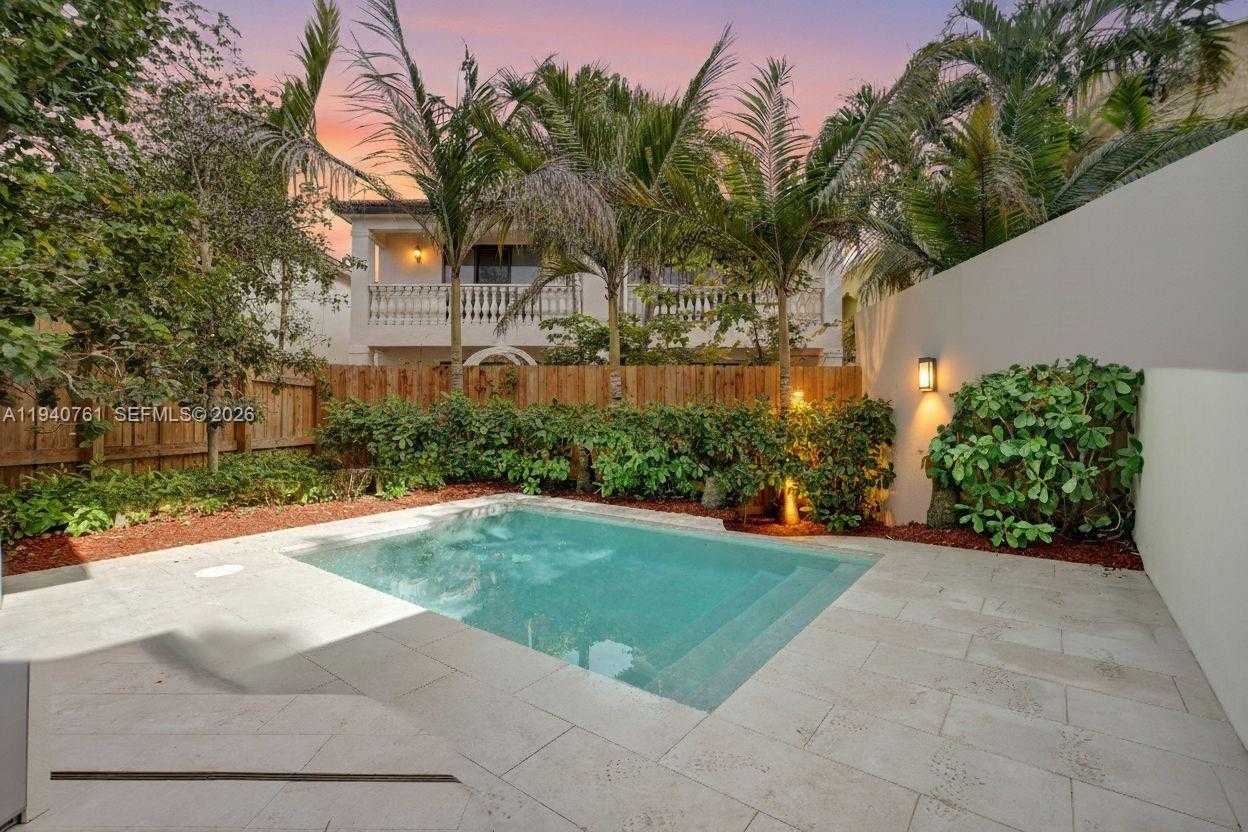 Small Image of 3071 HIBISCUS ST, Miami Number 23