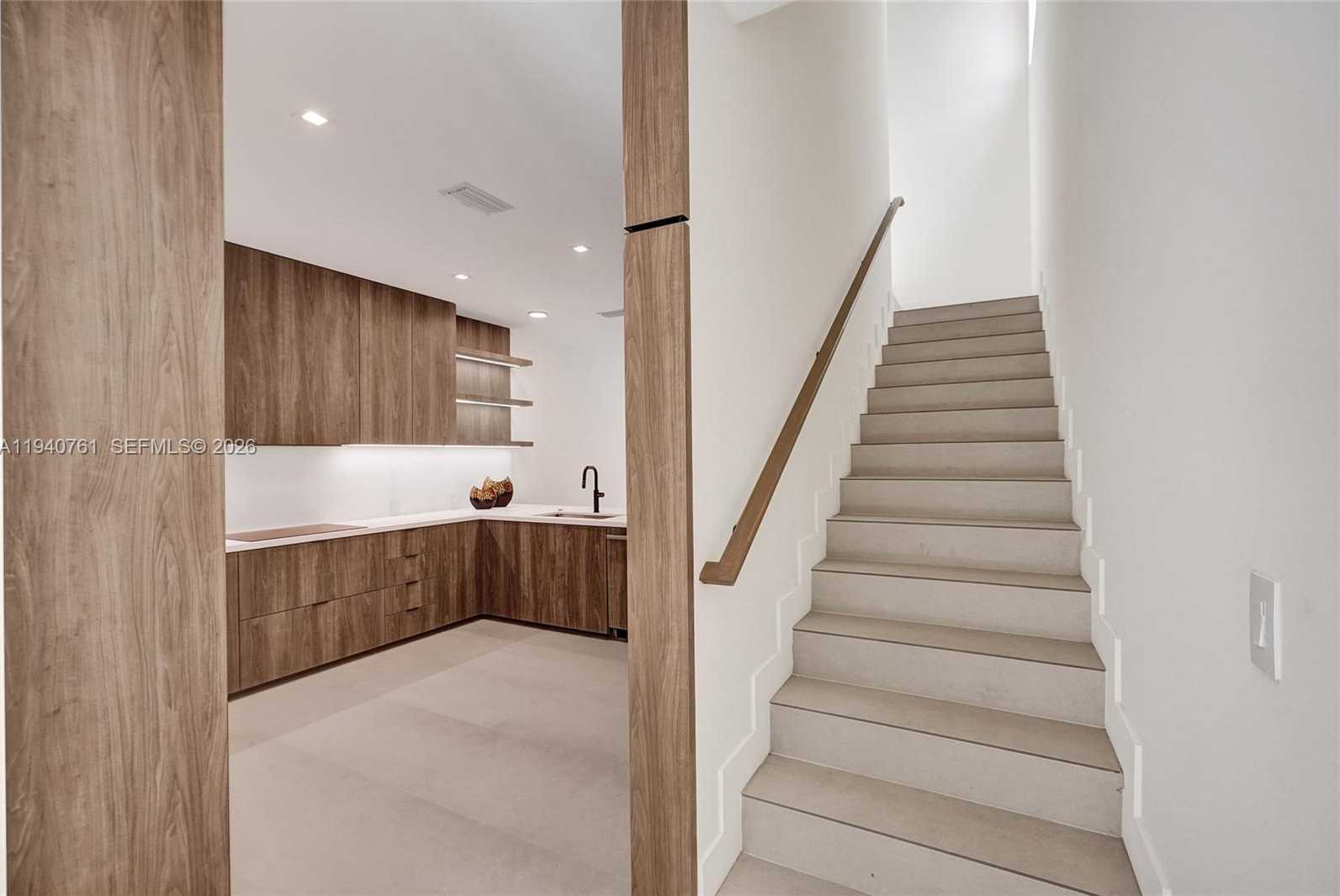 Small Image of 3071 HIBISCUS ST, Miami Number 30