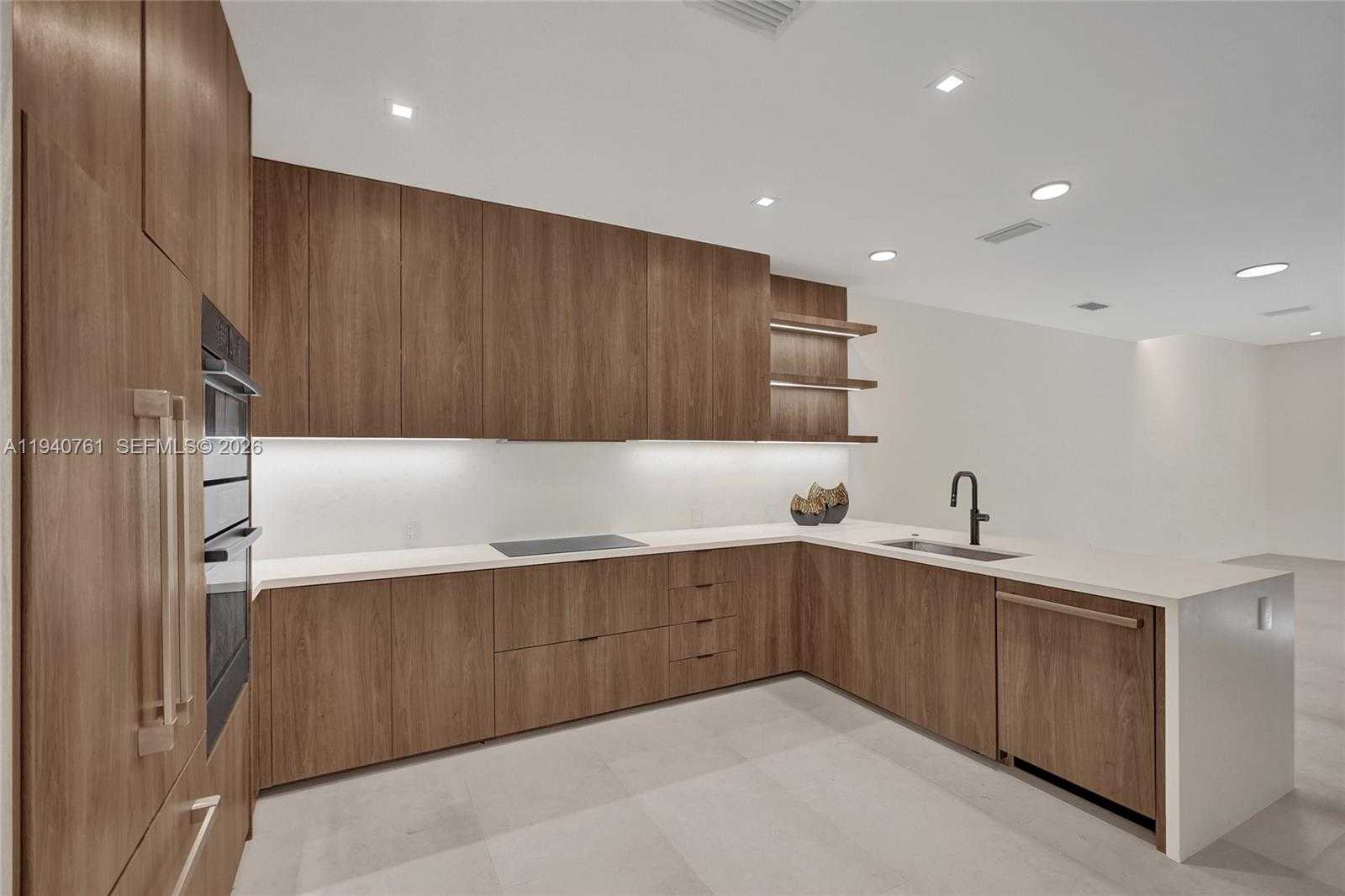 Small Image of 3071 HIBISCUS ST, Miami Number 33