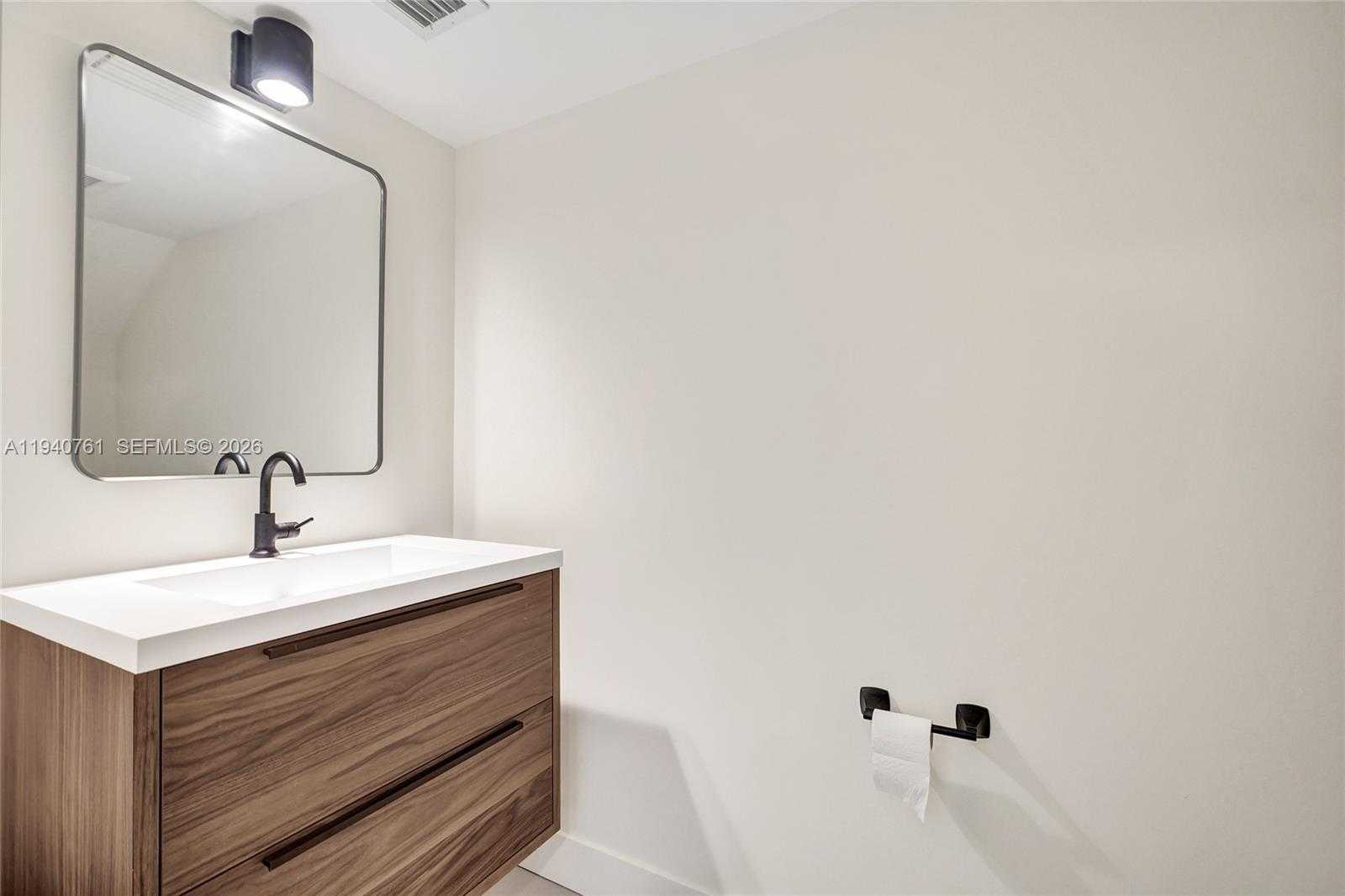 Small Image of 3071 HIBISCUS ST, Miami Number 38