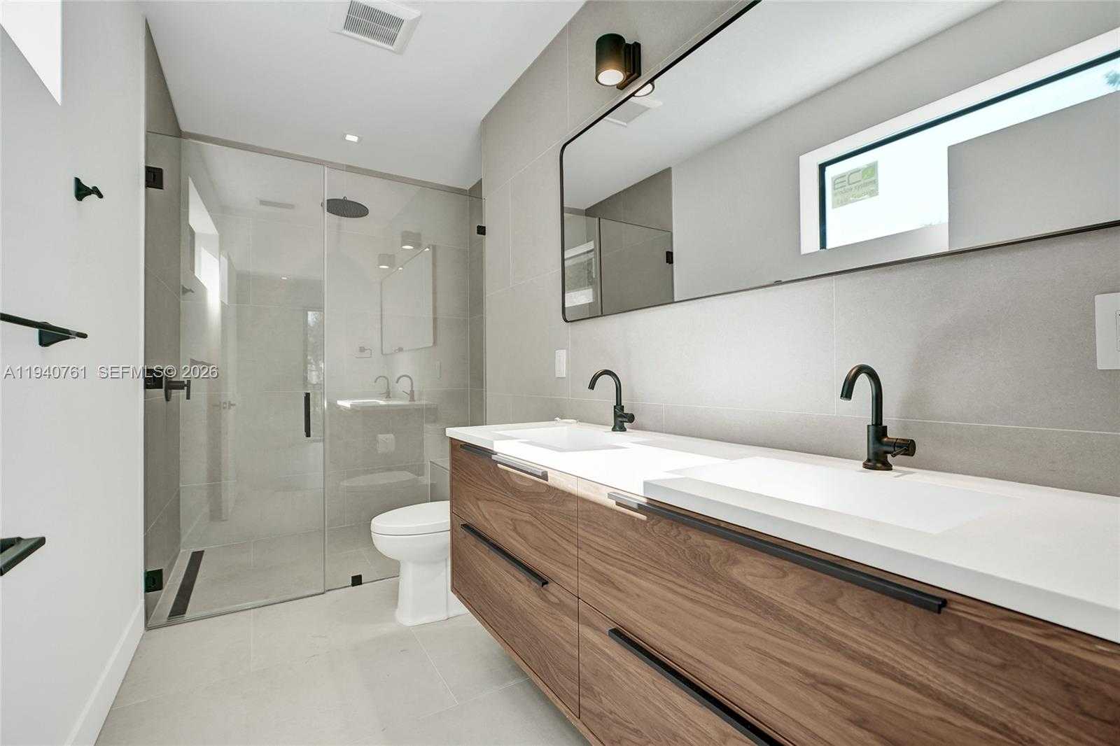 Small Image of 3071 HIBISCUS ST, Miami Number 6