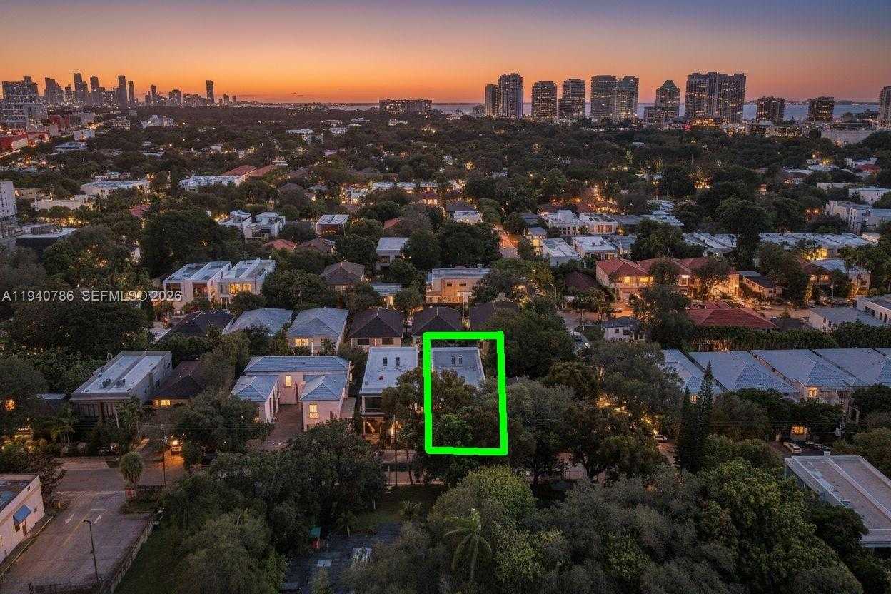 Small Image of 3073 HIBISCUS ST, Miami Number 11