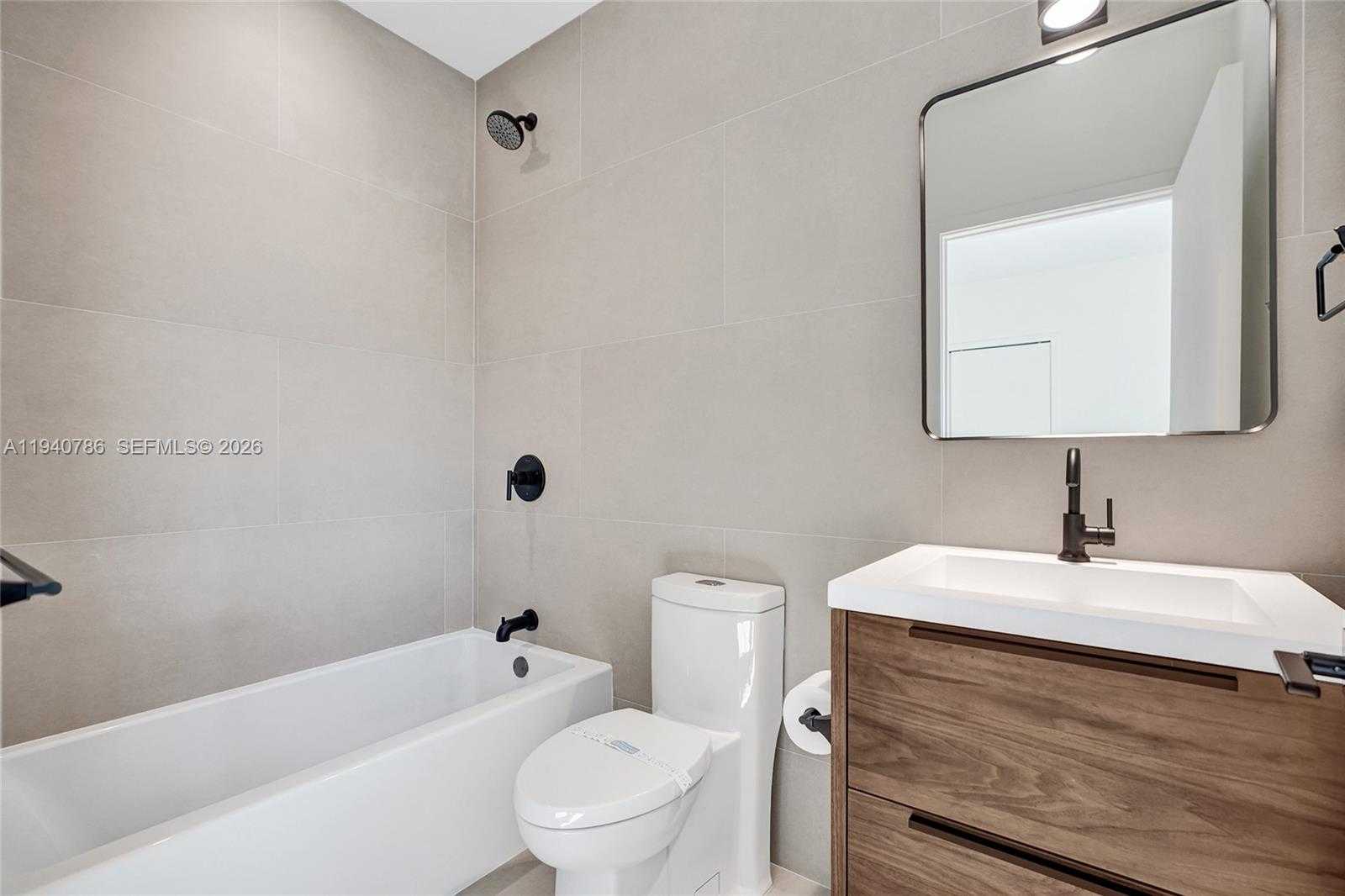 Small Image of 3073 HIBISCUS ST, Miami Number 15