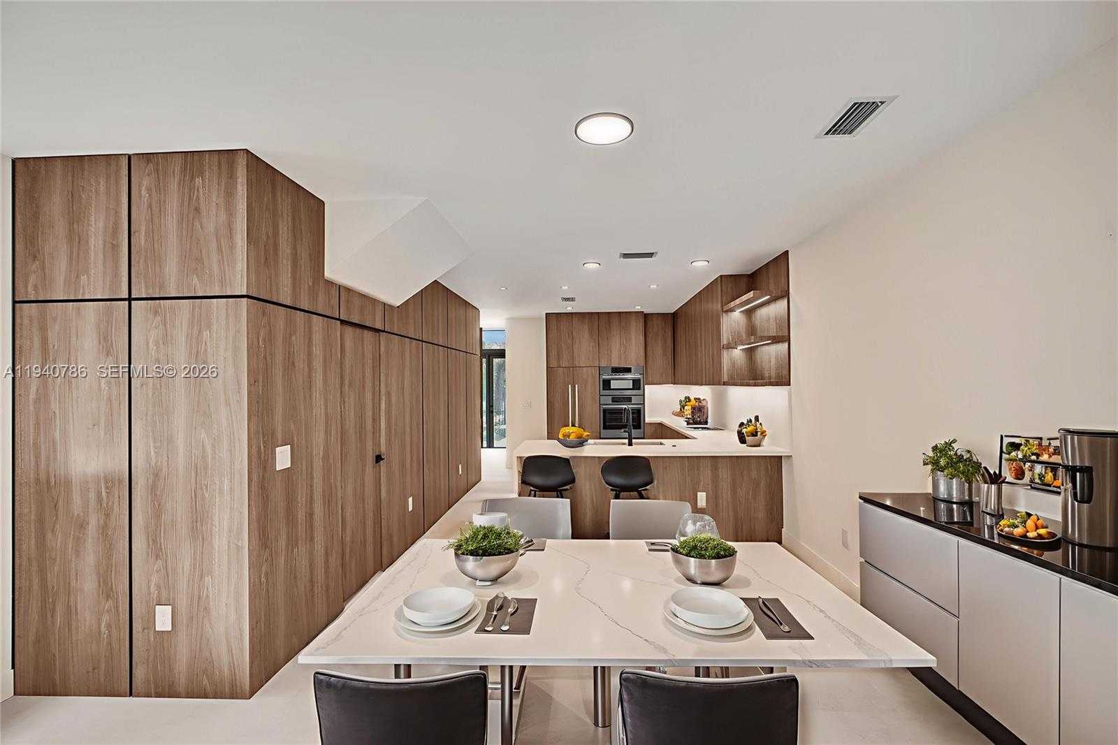 Small Image of 3073 HIBISCUS ST, Miami Number 19