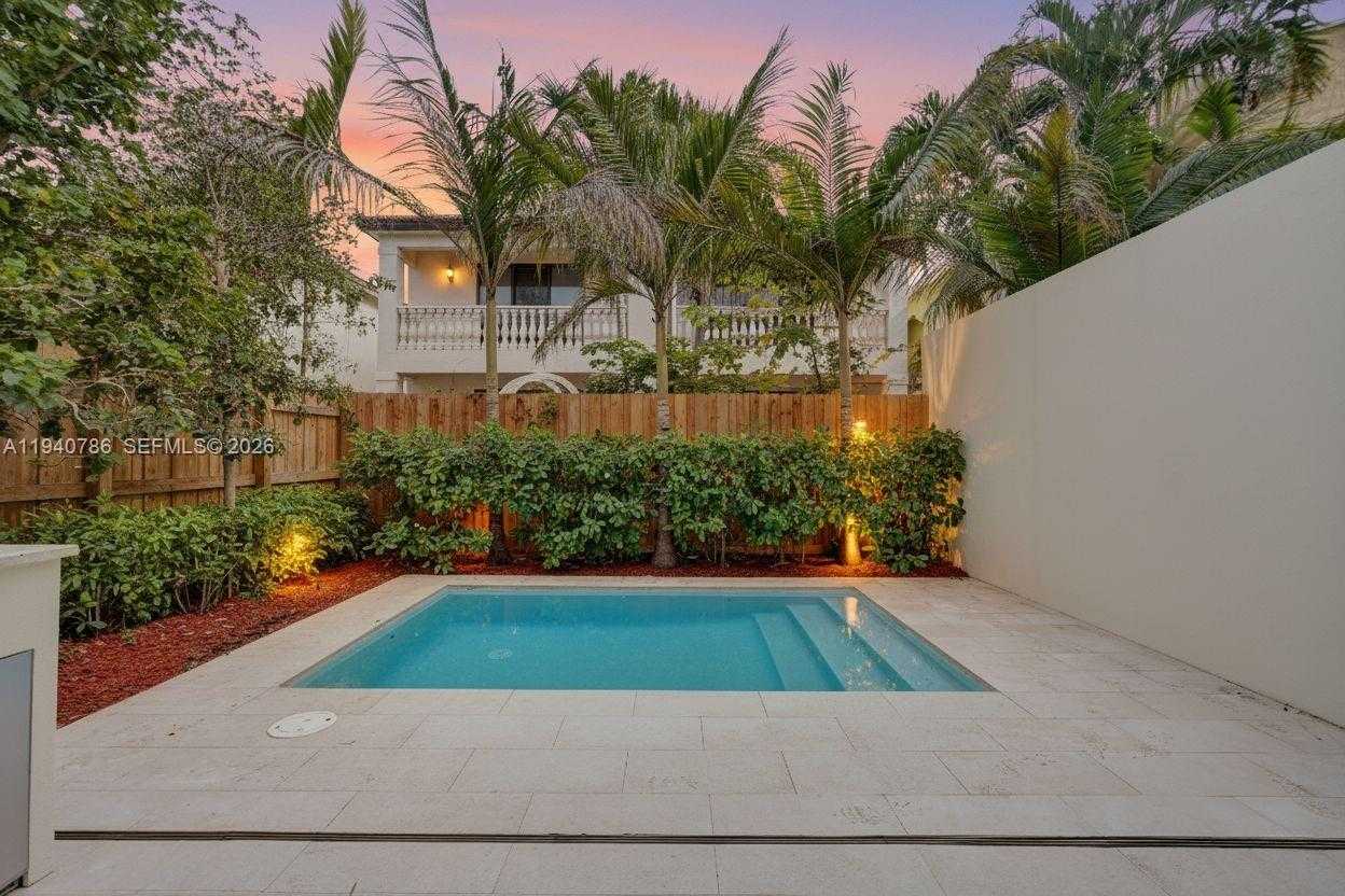 Small Image of 3073 HIBISCUS ST, Miami Number 25