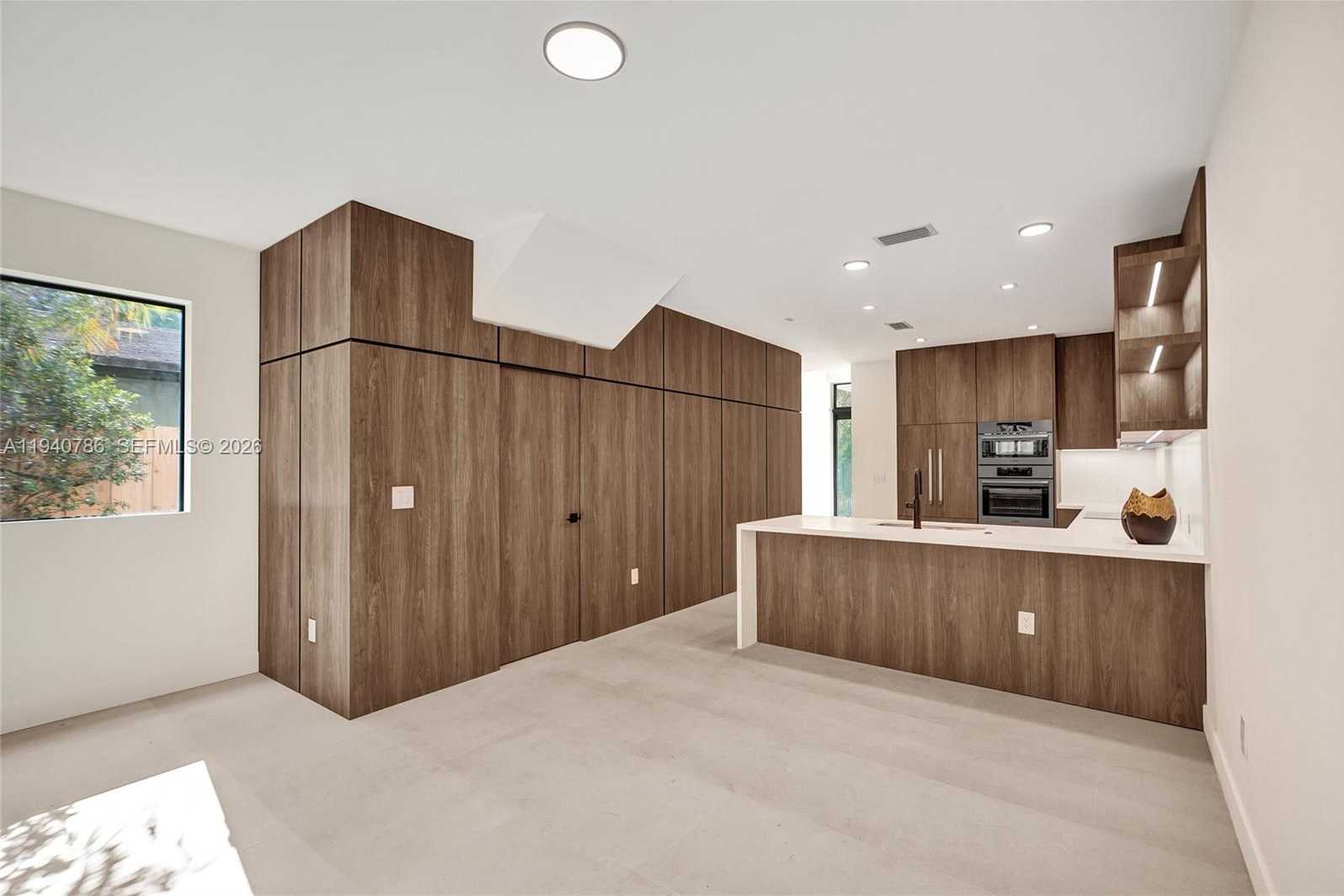 Small Image of 3073 HIBISCUS ST, Miami Number 32