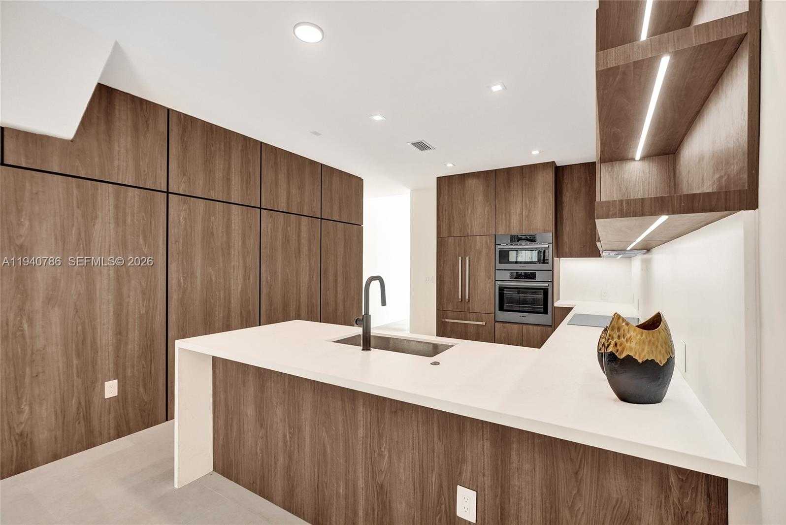 Small Image of 3073 HIBISCUS ST, Miami Number 34