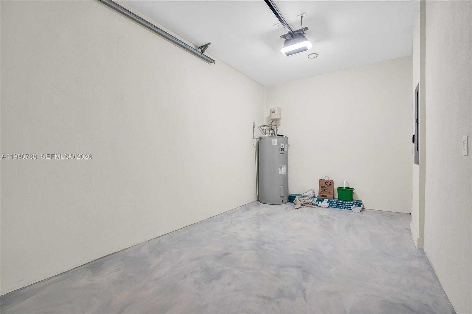 Small Image of 3073 HIBISCUS ST, Miami Number 39