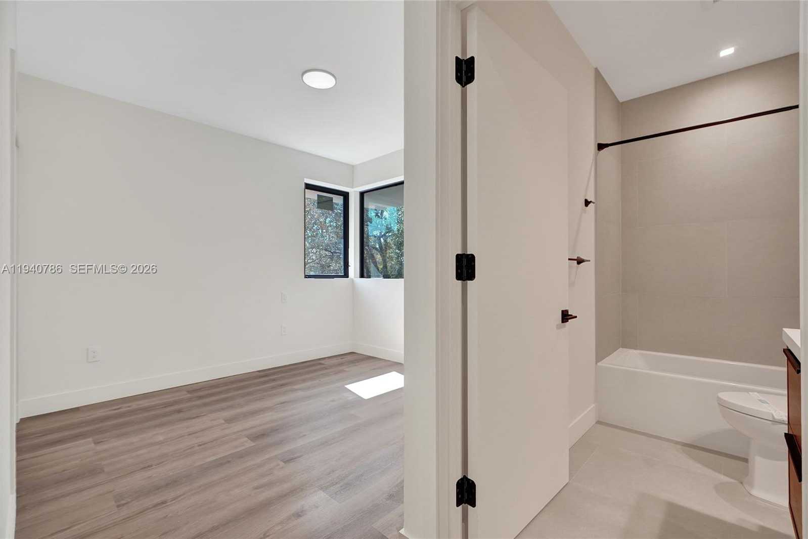 Small Image of 3073 HIBISCUS ST, Miami Number 42