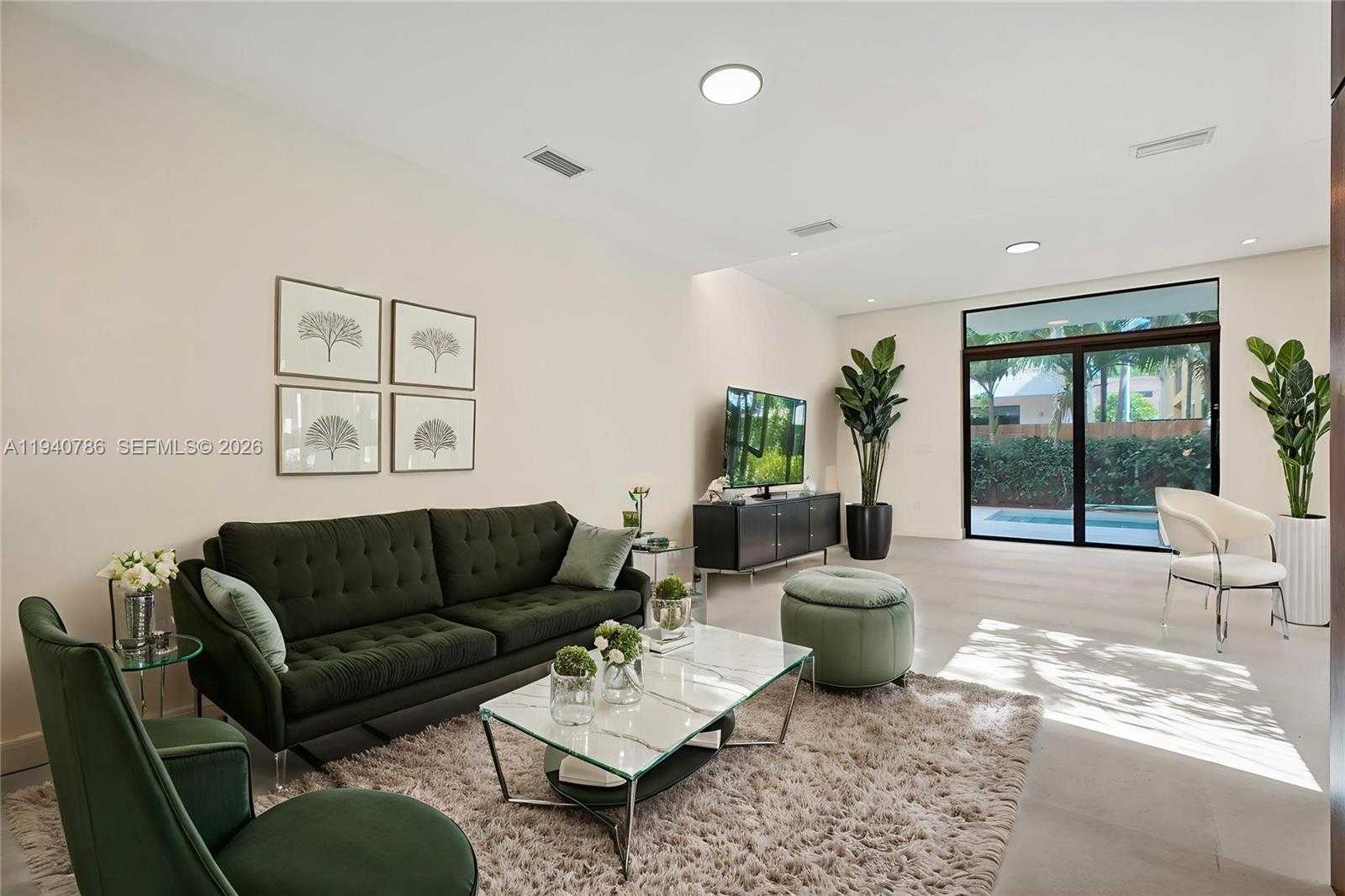 Small Image of 3073 HIBISCUS ST, Miami Number 9