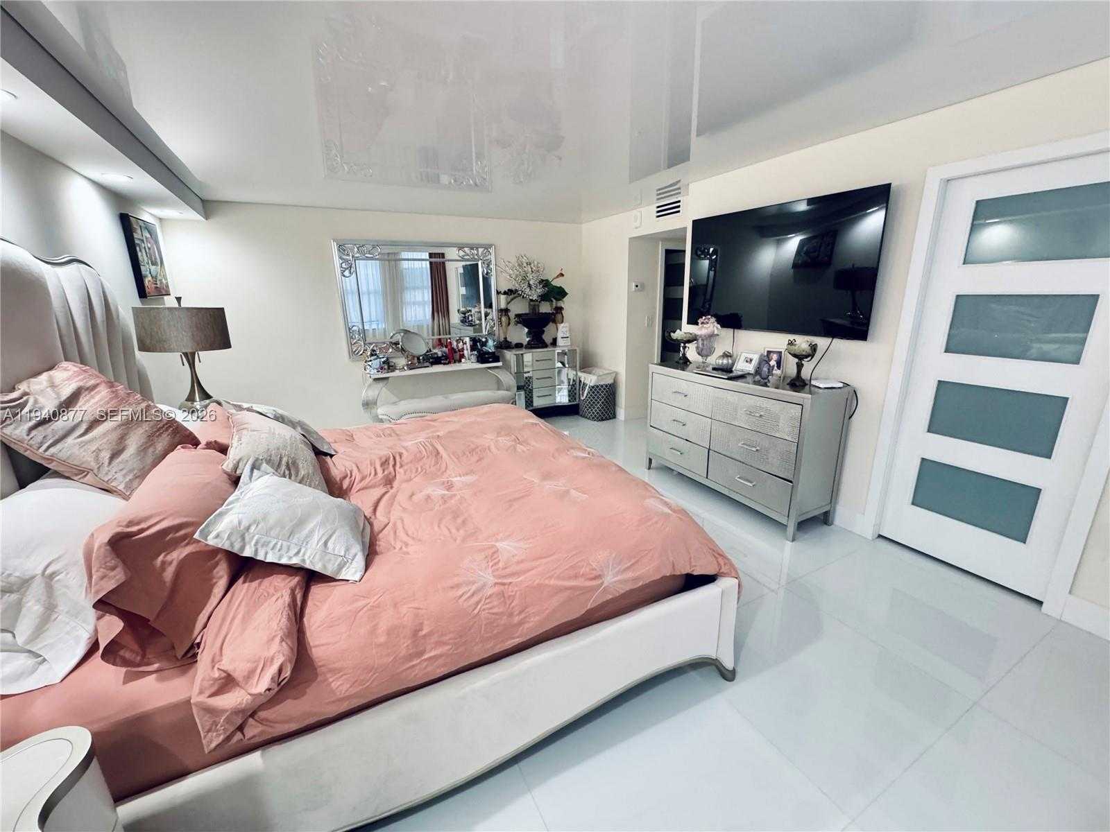 Small Image of 1912 SOUTH OCEAN DR #2C, Hallandale Beach Number 10