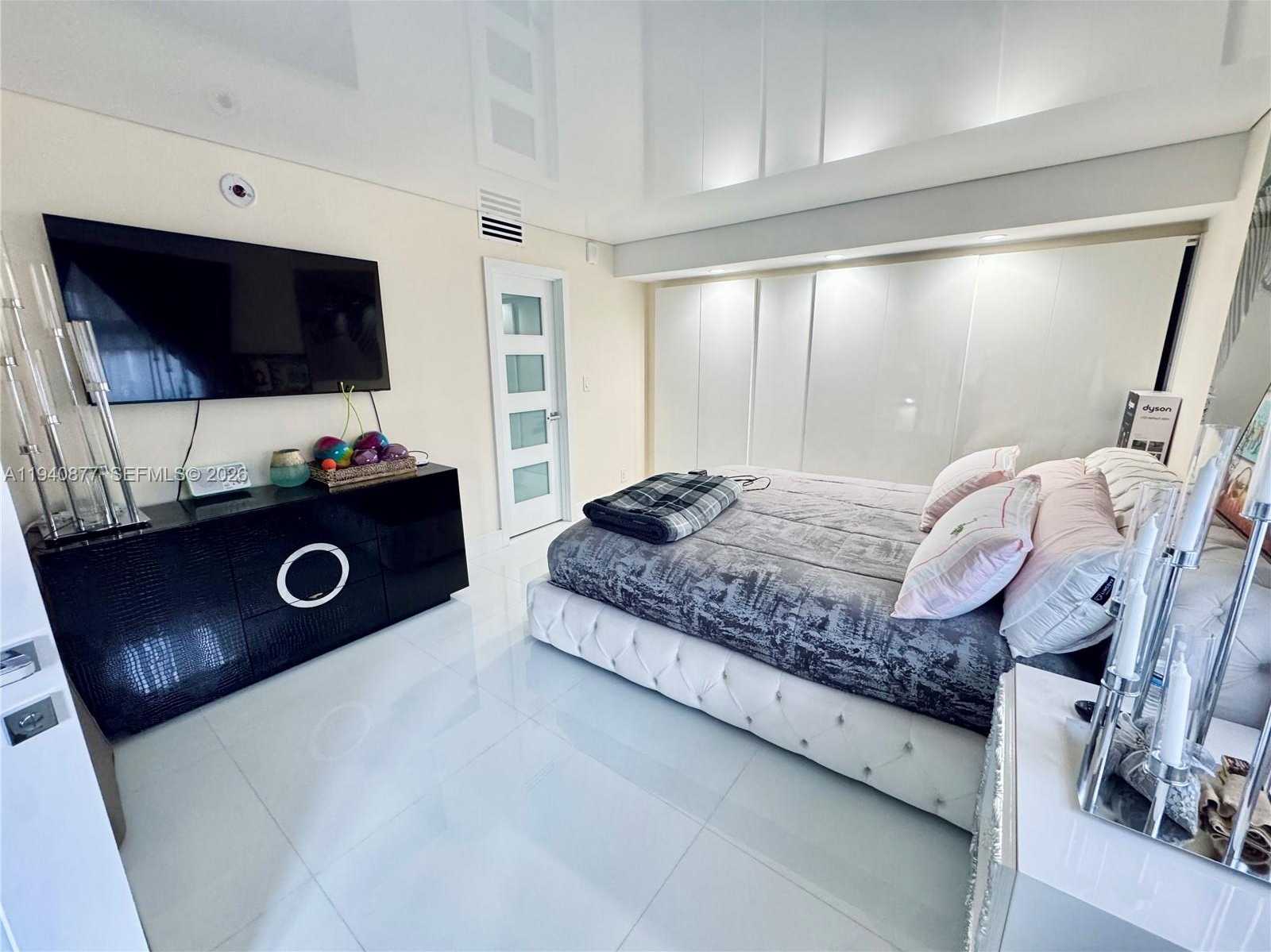 Small Image of 1912 SOUTH OCEAN DR #2C, Hallandale Beach Number 15